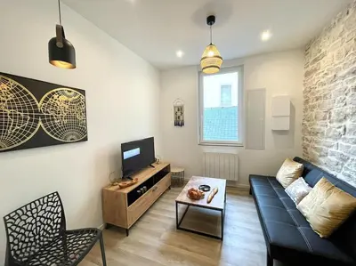 Télévision ou salle de divertissement dans l'établissement APPARTEMENT 1 CHAMBRE AVEC ENTREE INDIVIDUEL