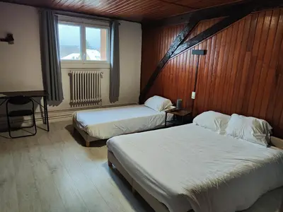 Un ou plusieurs lits dans un hébergement de l'établissement hotel du Nord