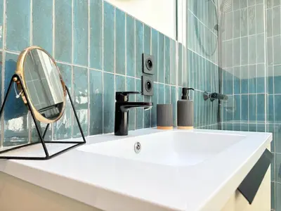 Salle de bains dans l'établissement Maison nichée au coeur des vignes proche de Givry