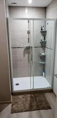 Salle de bains dans l'établissement Maison duplex de ville avec terrasse et clim