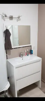 Salle de bains dans l'établissement Maison duplex de ville avec terrasse et clim
