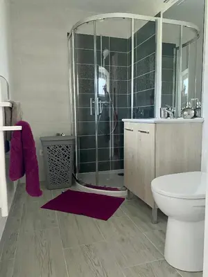 Salle de bains dans l'établissement Le Pâtis Karadok - le gîte à la ferme du Karadok'Inn