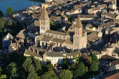 Vue générale sur Tournus ou vue de la ville depuis l'appartement