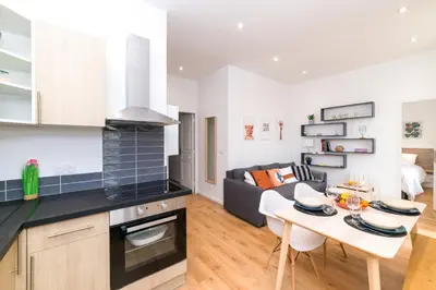 Cuisine ou kitchenette dans l'établissement La Dolive - Locationtournus