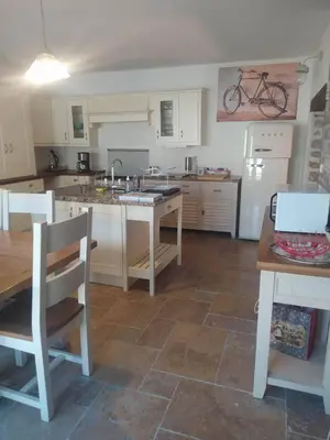 Cuisine ou kitchenette dans l'établissement Gîte le Ch'armançon