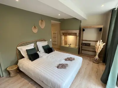 Un ou plusieurs lits dans un hébergement de l'établissement Suite cosy au cœur de Vinzelles proche Mâcon Tout équipé avec salon d'extérieur