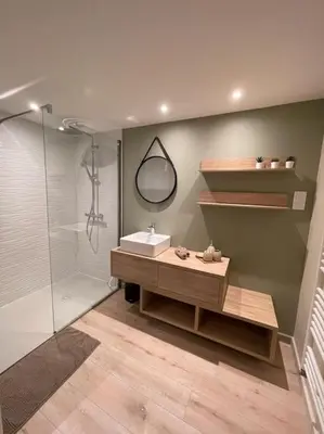 Salle de bains dans l'établissement Suite cosy au cœur de Vinzelles proche Mâcon Tout équipé avec salon d'extérieur
