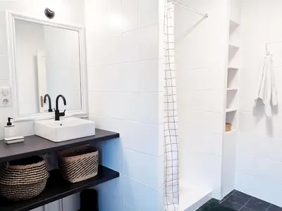 Salle de bains dans l'établissement La Diligence, gîte de caractère au cœur d'Arbois