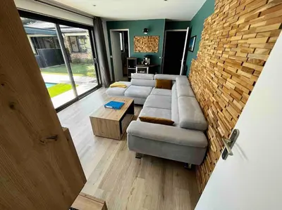 Coin salon dans l'établissement Loft vu sur Pommard