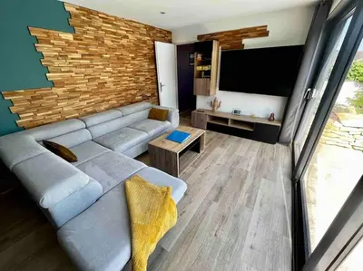 Télévision ou salle de divertissement dans l'établissement Loft vu sur Pommard