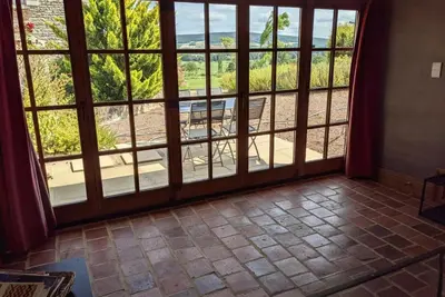 Balcon ou terrasse dans l'établissement Large Gte With Pool In Peaceful Burgundy
