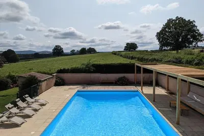 Piscine de l'établissement Small Gte For 2 With Pool In Peaceful Burgundy ou située à proximité