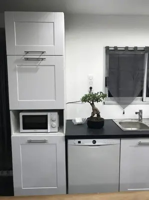 Cuisine ou kitchenette dans l'établissement L'Imprévu est une maison individuelle.