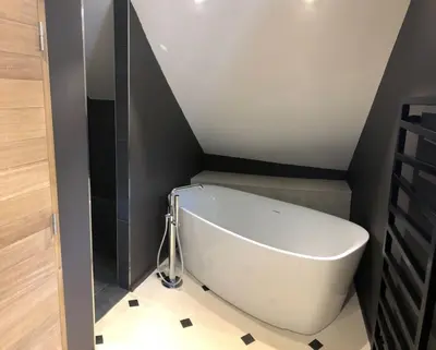 Salle de bains dans l'établissement La Maison Des Vignes *****