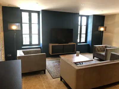 Télévision ou salle de divertissement dans l'établissement La Maison Des Vignes *****