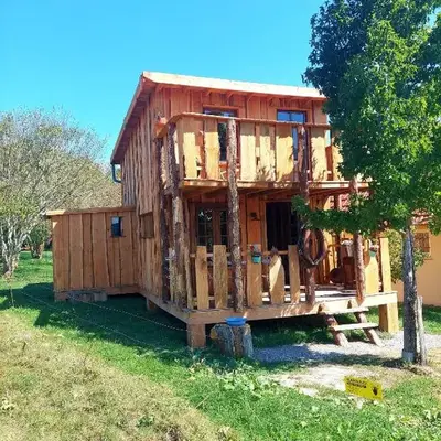 Cabane insolite TOUT CONFORT Chalet Gites Luzy Morvan Bourgogne