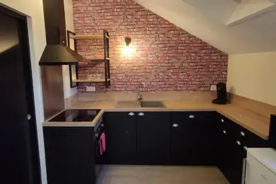Cuisine ou kitchenette dans l'établissement Superbe studio en résidence rue de courcelles