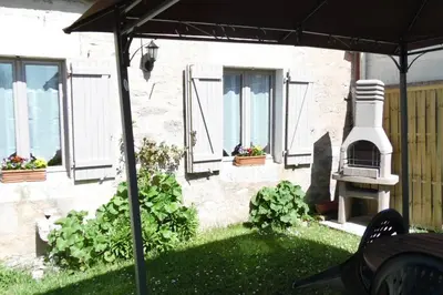 Jardin de l'établissement Gîte La Roussette 3 étoiles