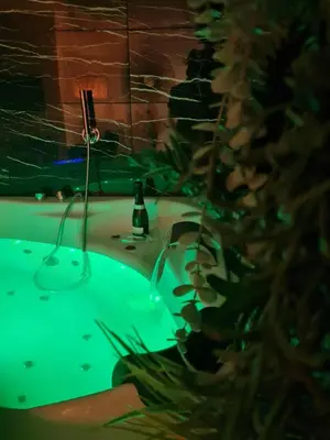 Plan de l'établissement Spa-Sauna-Ciel de pluie tropicale-Champagne Nuit Romantique - Escapade Mâconnaise