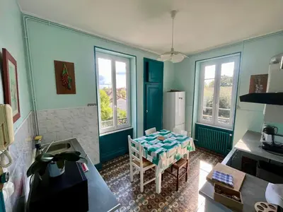 Cuisine ou kitchenette dans l'établissement Gîte au Balcon