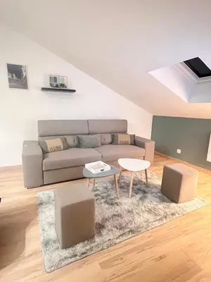 Coin salon dans l'établissement Charmant appartement proche du centre ville