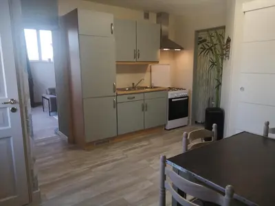 Cuisine ou kitchenette dans l'établissement La Tour D'Elaine