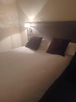 Un ou plusieurs lits dans un hébergement de l'établissement Hôtel La Parenthèse