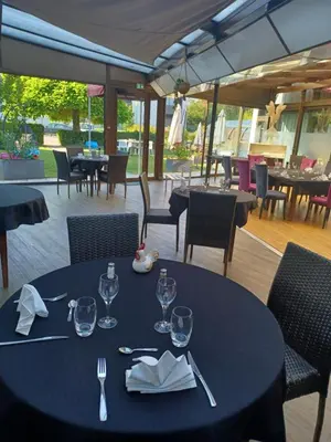 Restaurant ou autre lieu de restauration dans l'établissement Hôtel La Parenthèse