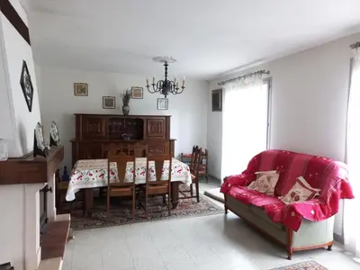 Coin salon dans l'établissement La maison des amoureux de ballades dans le Jura