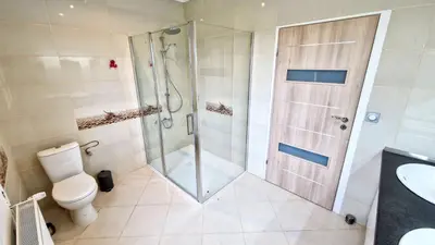 Salle de bains dans l'établissement Les retrouvailles des Ducs by Vindihouses - piscine chauffé toute l'année - billard