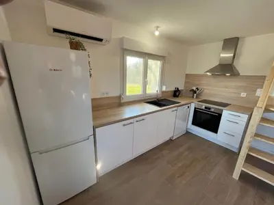 Cuisine ou kitchenette dans l'établissement SCI BSA Magnifique maison au calme