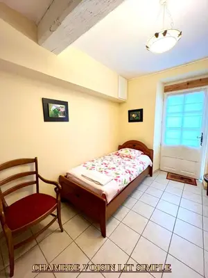 Un ou plusieurs lits dans un hébergement de l'établissement Appartement charmant à Lacrost avec jardin privé - 60 m²