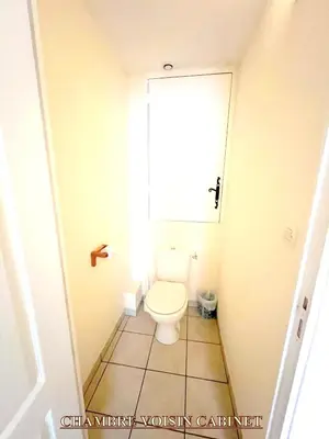 Salle de bains dans l'établissement Appartement charmant à Lacrost avec jardin privé - 60 m²
