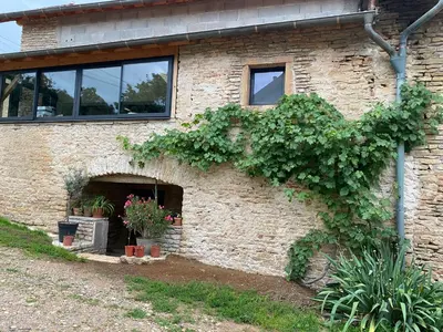 Jardin de l'établissement Le Pied du Loup - gîte proche Cluny au calme 6-7 personnes