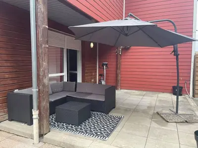Terrasse ou espace extérieur de l'établissement Maison entière Chenôve avec jardin