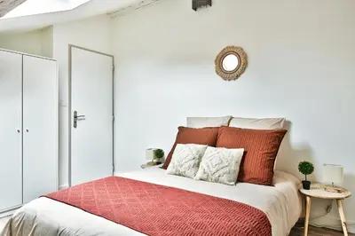 Un ou plusieurs lits dans un hébergement de l'établissement Appartement Le Chaleureux Chalon - Hyper-Centre