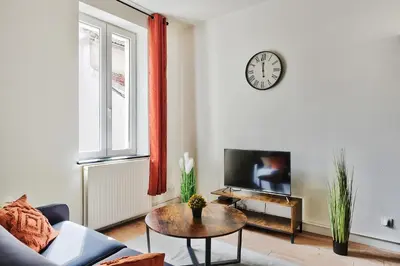 Télévision ou salle de divertissement dans l'établissement Appartement Le Chaleureux Chalon - Hyper-Centre