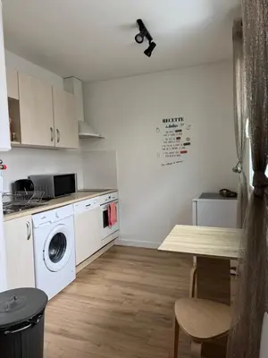 Cuisine ou kitchenette dans l'établissement Dijon - Grand studio proche parc Darcy & gare