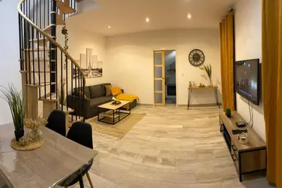 Télévision ou salle de divertissement dans l'établissement Le Duplex de Paris