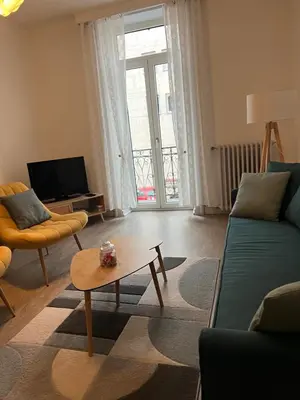 Coin salon dans l'établissement Appartement T4 70m2 - meublé - centre ville - proche Thermes