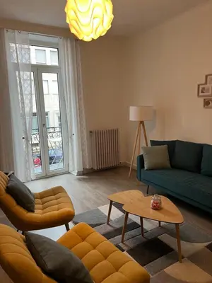 Coin salon dans l'établissement Appartement T4 70m2 - meublé - centre ville - proche Thermes