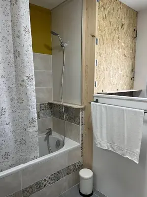 Salle de bains dans l'établissement Duplex paisible à la campagne