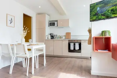 Cuisine ou kitchenette dans l'établissement Gîtes de la Chapelle