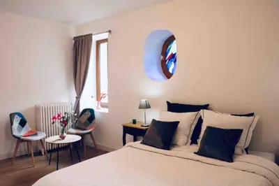 Un ou plusieurs lits dans un hébergement de l'établissement Maison Céleste