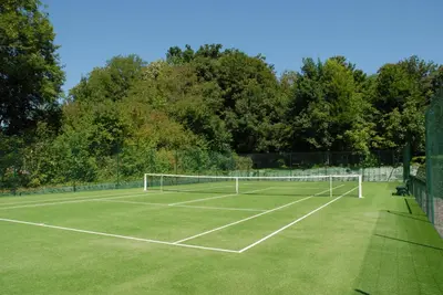Tennis ou squash au sein de la maison d'hôtes ou à proximité