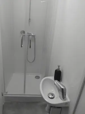 Salle de bains dans l'établissement l'univers, vous et nous