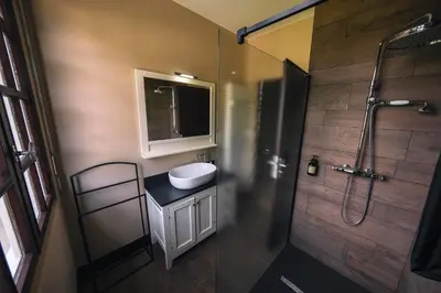 Salle de bains dans l'établissement Domaine de Neuvon