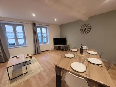 Télévision ou salle de divertissement dans l'établissement Appartement Le Duplex