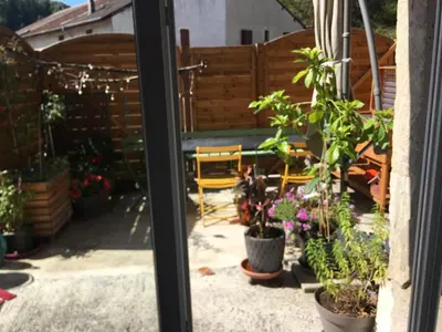 Jardin de l'établissement plein pied village