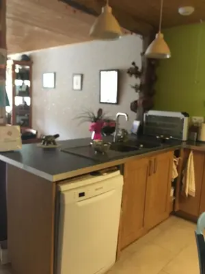 Cuisine ou kitchenette dans l'établissement plein pied village
